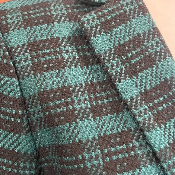 Ann Taylor The Notched One-Button Blazer in Plaid Ponderosa Pine 4 - Picture 3 of 8